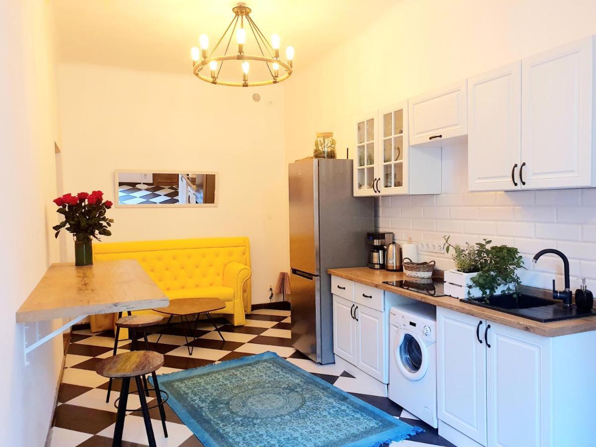 Topolove Rooms & Apartments Cracovia Esterno foto