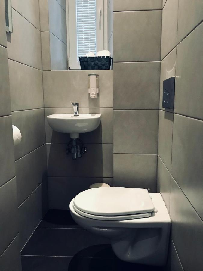 Topolove Rooms & Apartments Cracovia Esterno foto