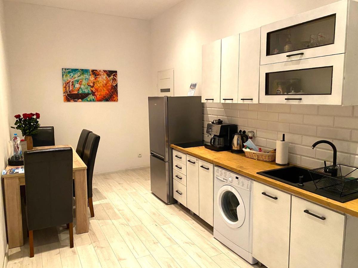 Topolove Rooms & Apartments Cracovia Esterno foto