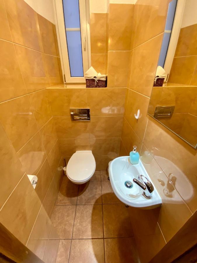 Topolove Rooms & Apartments Cracovia Esterno foto