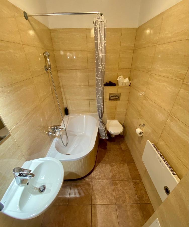 Topolove Rooms & Apartments Cracovia Esterno foto