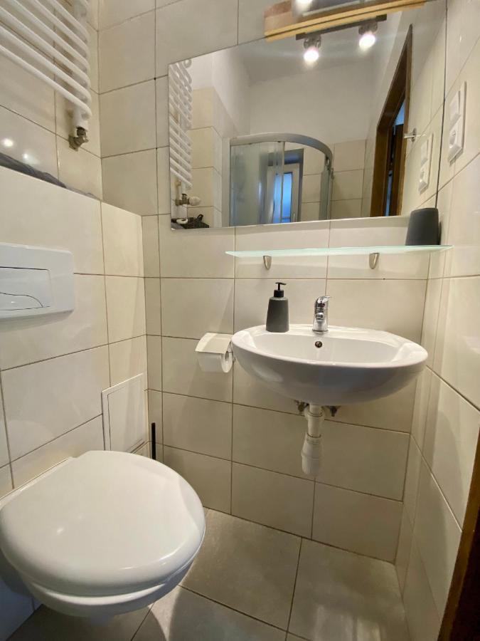 Topolove Rooms & Apartments Cracovia Esterno foto
